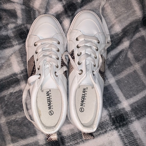 Leather white and snakeskin shoes - Picture 3 of 4